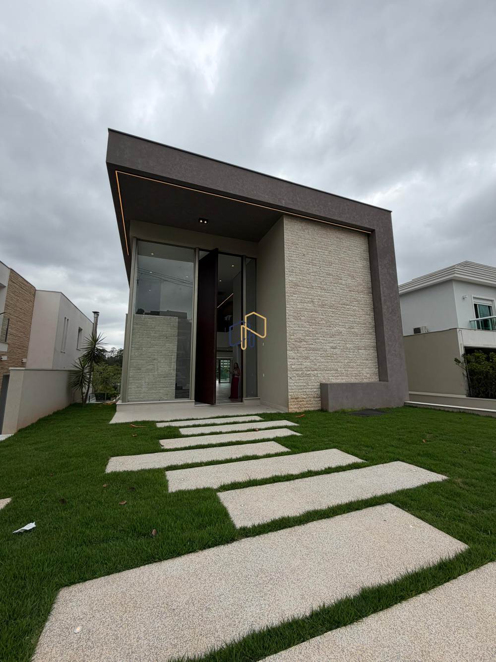 Casa Nova a Venda Com 04 Suítes em Alphaville no Melville