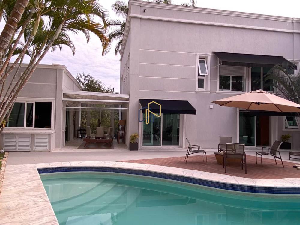 Casa Mobiliada de Esquina à Venda no Alphaville 02